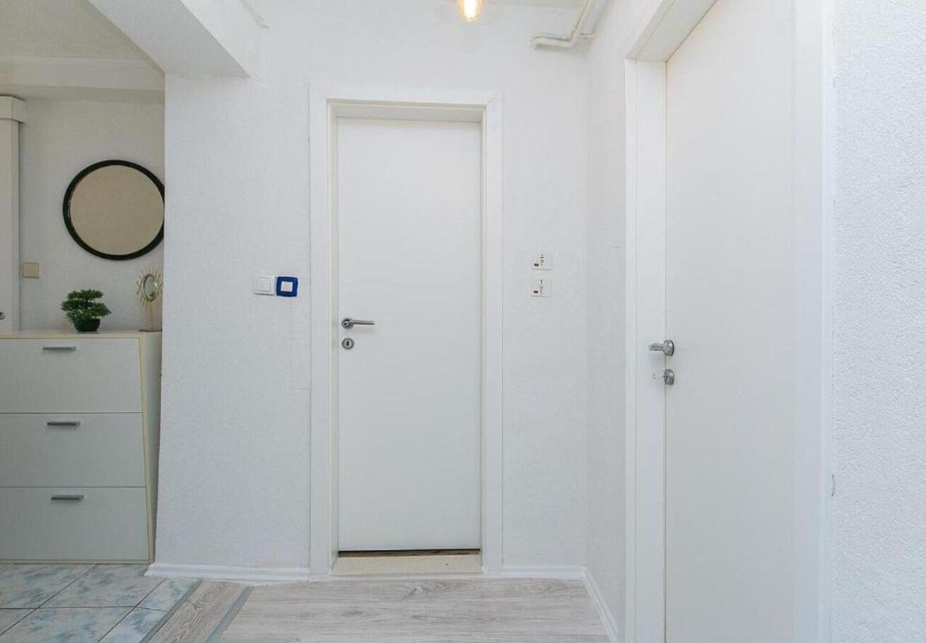 Apartment Jure Brist Bagian luar foto