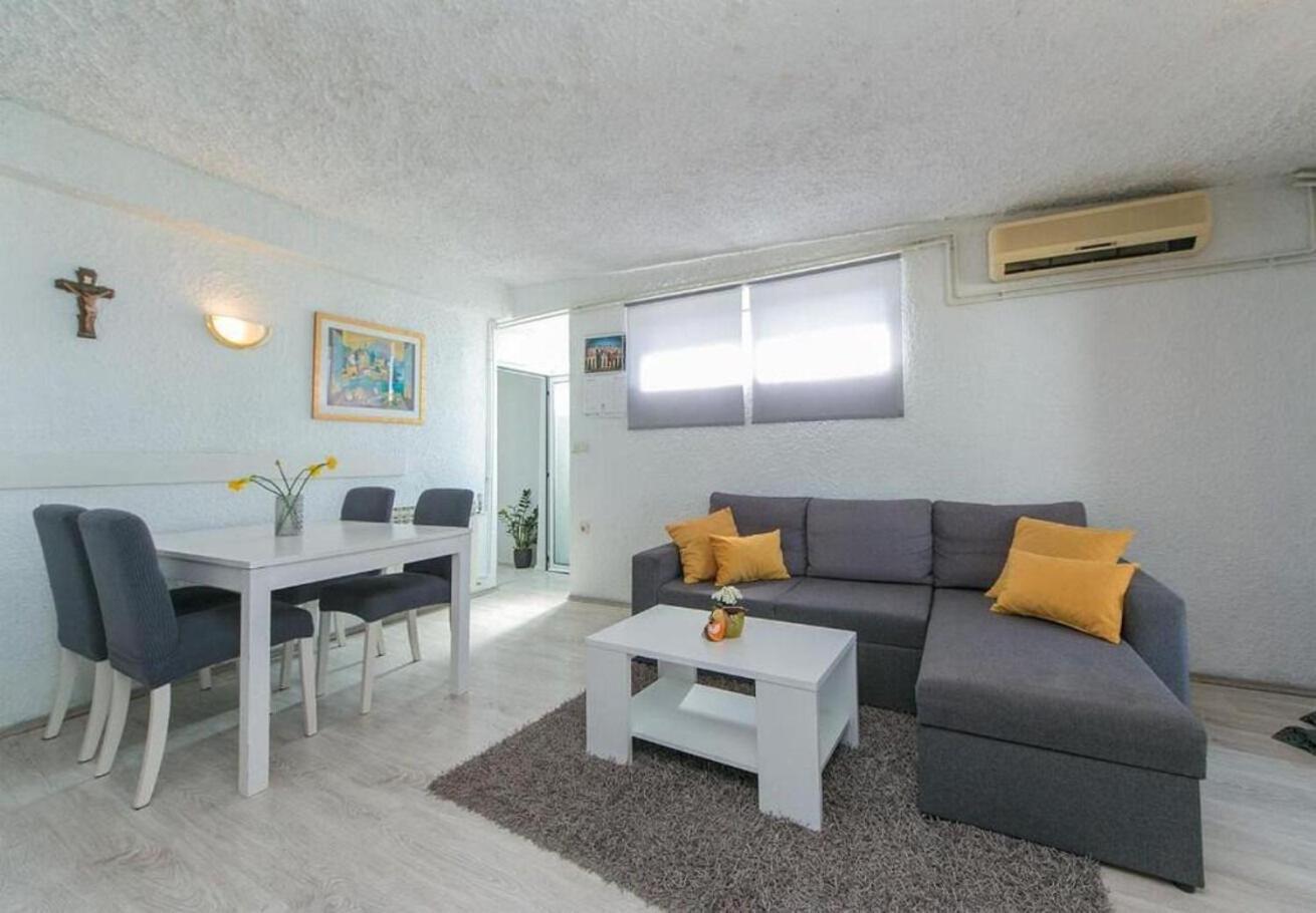 Apartment Jure Brist Bagian luar foto
